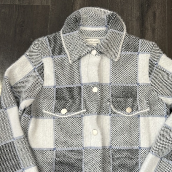 Shacket - Picture 2 of 6